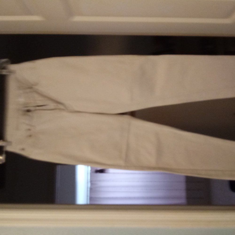 TAN JEANS WITH FRONT AND BACK POCKETS